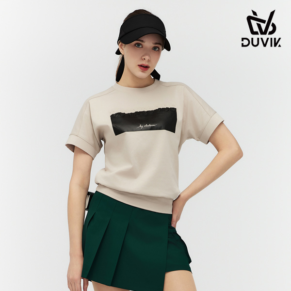 듀빅 여성 라운드 엠보 와펜 반팔티셔츠 DE2WTS124BG
